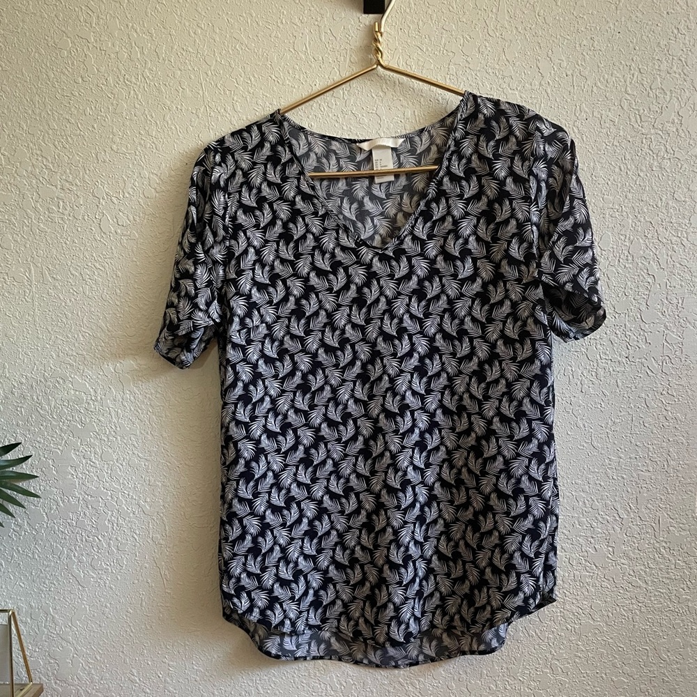 H&M BLOUSE BLACK WITH WHITE PALM PRINT